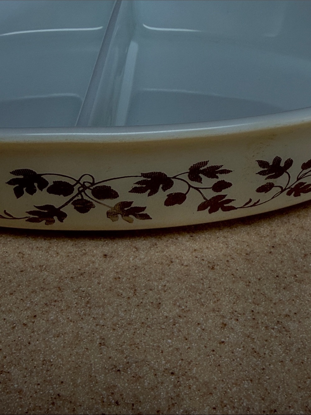 Pyrex Golden Acorn Divided Serving Dish 1.5 Quart - Picture 5 of 12